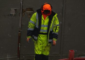 How YURiNox Work Wear Shirts Combine Safety and Comfort in Industrial Settings