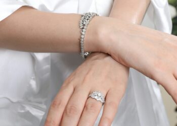 The Right Way to Store Flexible Diamond Bracelets to Prevent Kinks and Damage