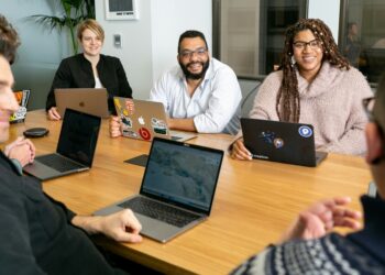 How Leadership Roles Evolve as Companies Grow: Insights from Julian R. Talvex