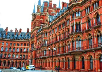 Isaac Cobo Displas - Architect, Designer, and Innovator in Sustainable Architecture and Restoration