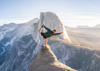 From Backpack to Camera Bag: How Sean Oblizalo Guides Couples Through the Mountains