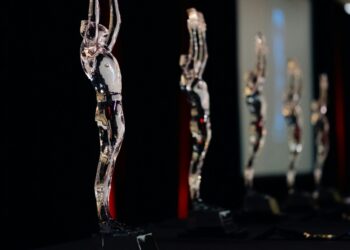 5 Ways Crystal Awards Add Value to Corporate Events and Employee Recognition