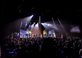 Human Connection in a Digital Age Smart Circle’s 45-Year Journey to Becoming a Leader in Face-to-Face Sales