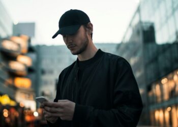 Is playing on a phone better than going to a real building