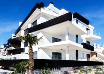 The Increasing Adoption of Property Management Systems Among Professional Property Managers - The Case for Hostaway