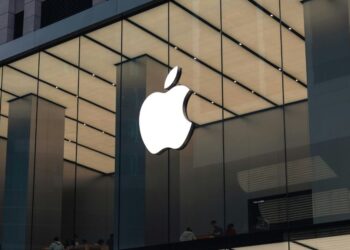 Apple CEO Tim Cook to step down Confirmed in Leadership Transition