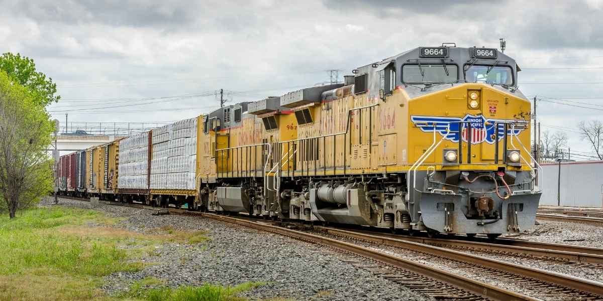 Regulators Pause Review of Union Pacific-Norfolk Southern Deal