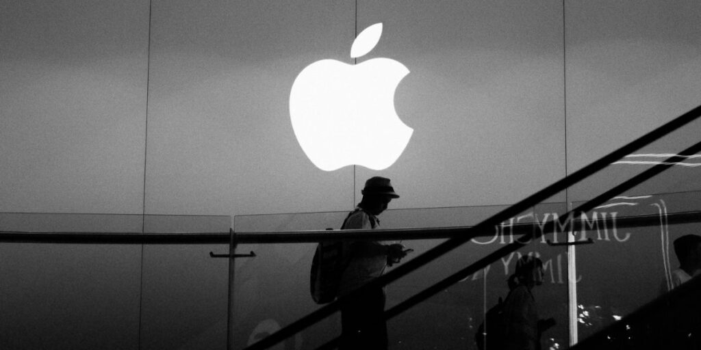 Apple's CEO Succession Sparks Focus on Executive Visibility