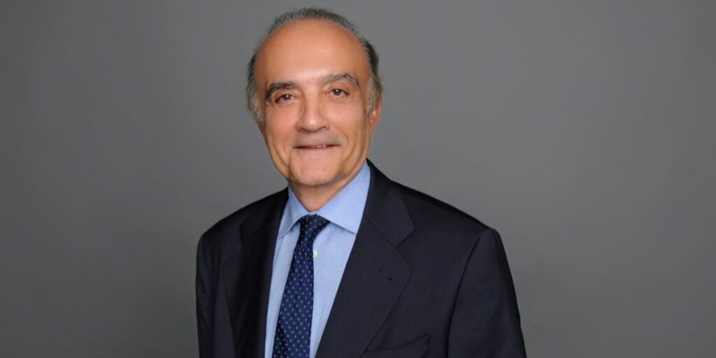 Manuel Martinez Opens a New Chapter With the Cycles of History