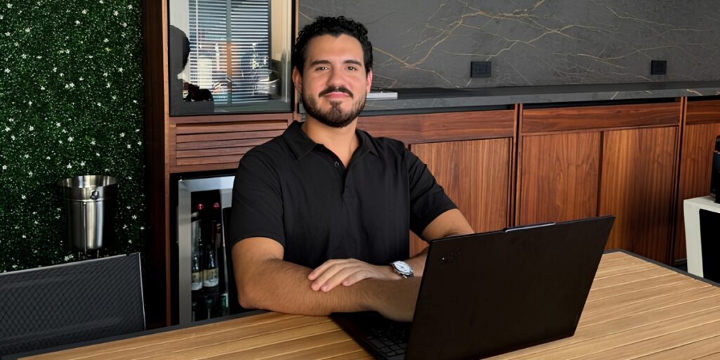 The World Went Digital. Diego Torres Bet on the Street