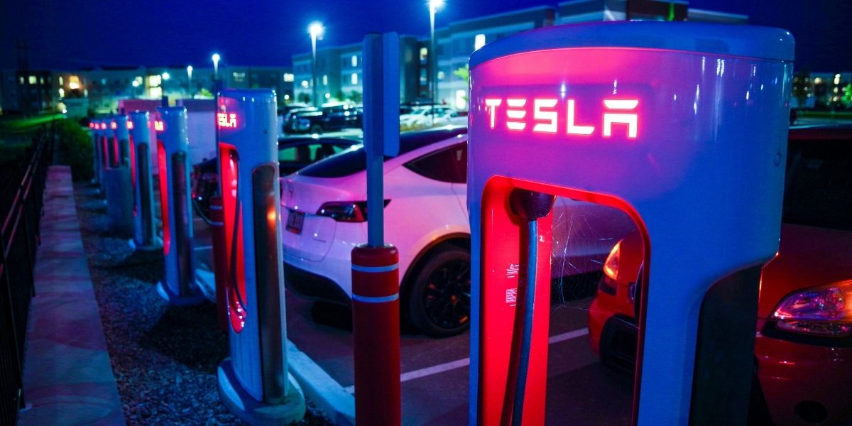 Tesla and SpaceX Evaluate a Potential Corporate Merger