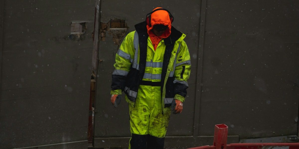 How YURiNox Work Wear Shirts Combine Safety and Comfort in Industrial Settings