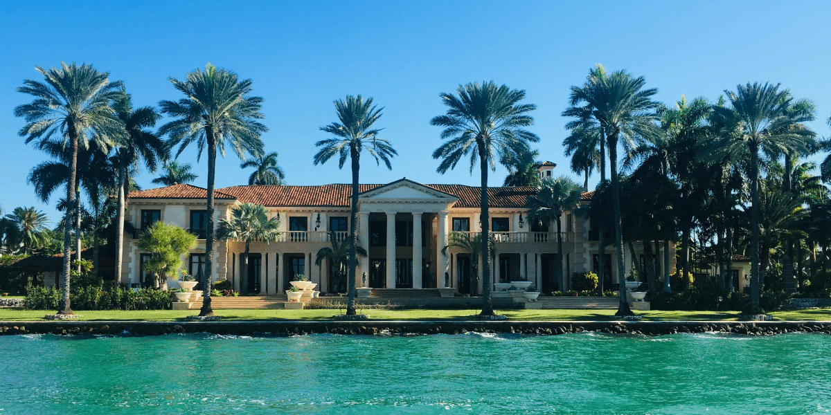 On the Market Waterfront Homes in Arizona