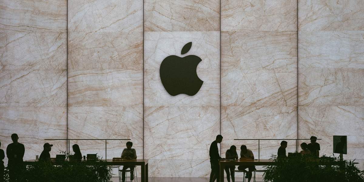 Silicon Valley Buzzes Over Apple CEO Succession Plans