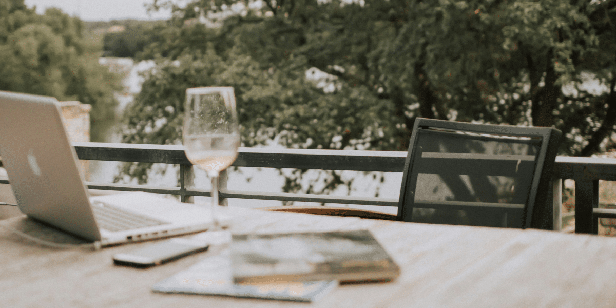 Simple Steps to Design an Outdoor Workspace for Your Team