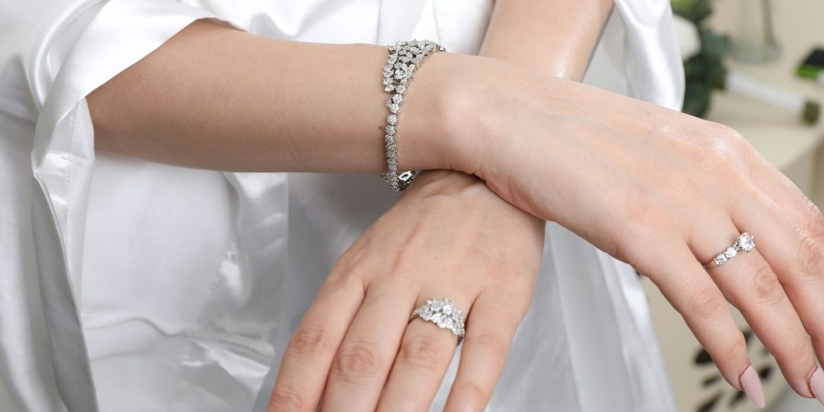 The Right Way to Store Flexible Diamond Bracelets to Prevent Kinks and Damage